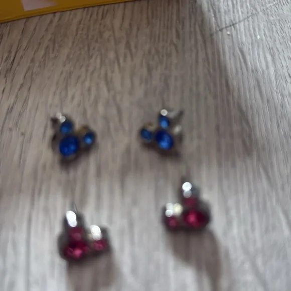 Disney World Mickey Mouse 2 sets of earrings , bag, hair tie - Picture 4 of 5